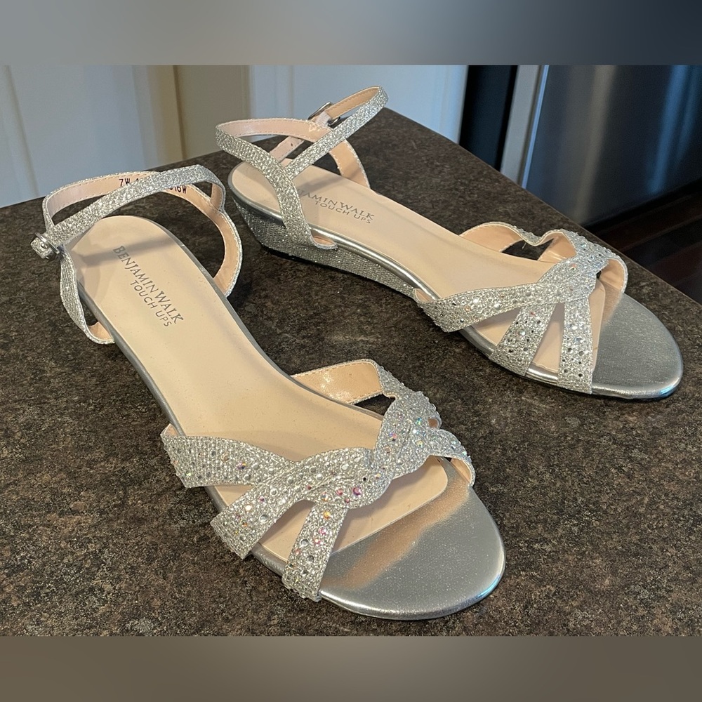 LIKE NEW! Size 7 Touch Ups by Benjamin Walk Lena Wedge Silver Sandals.